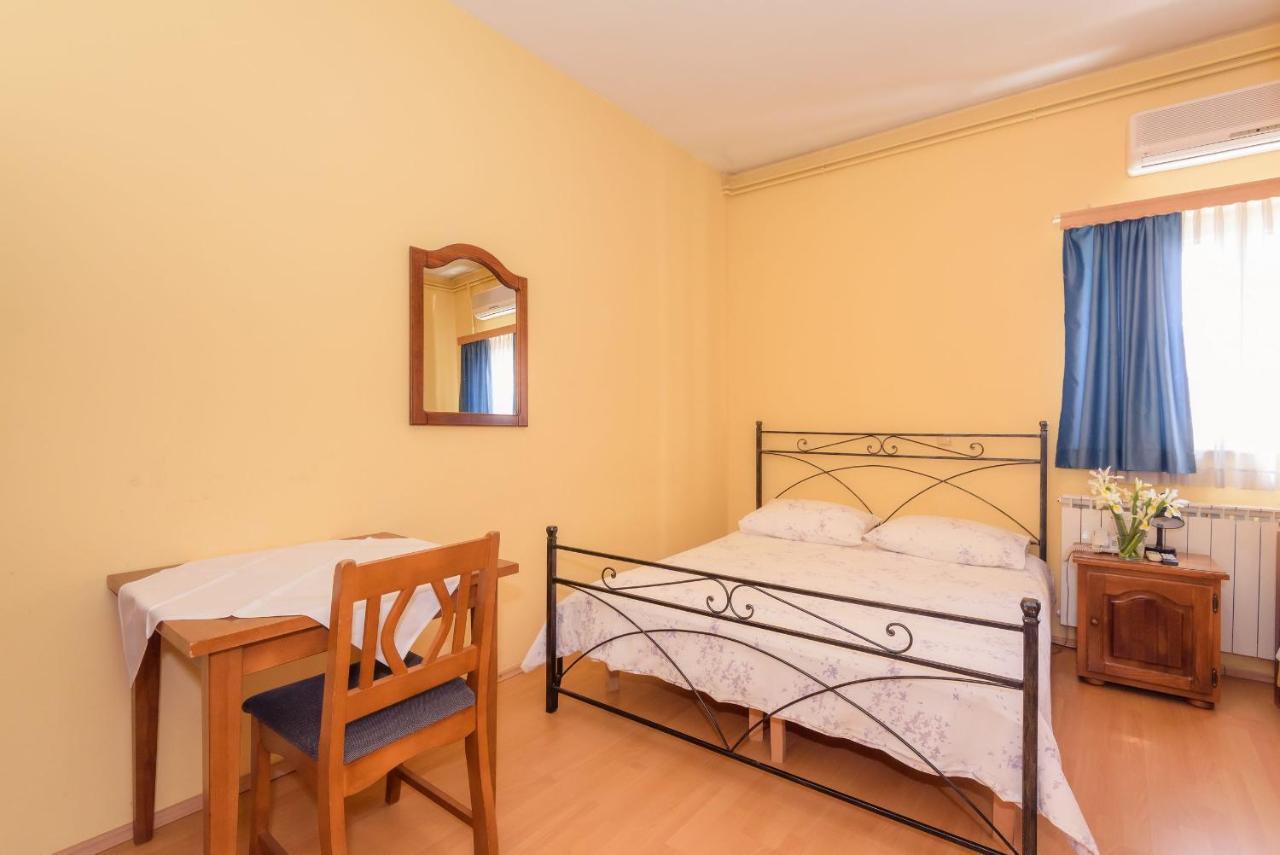 Djudja I Mate Bed & Breakfast Vid Exterior photo